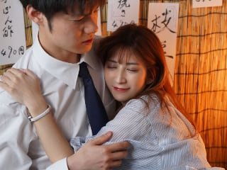Chồng phát hiện vợ địt nhau với anh hàng xóm ở trong nhà mình